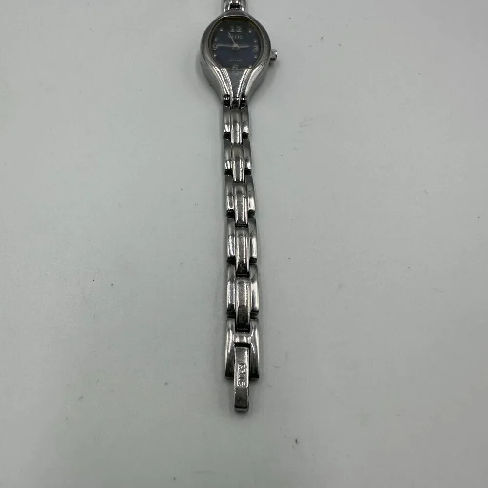 3/$30 Relic Folio Watch Women Silver Tone Blue Dial Barrel Case ZR33415